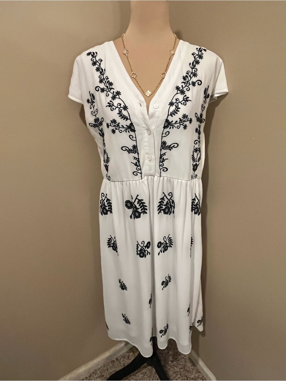 Piper & Scoot White Midi Dress with Black Floral Embroidery, size small